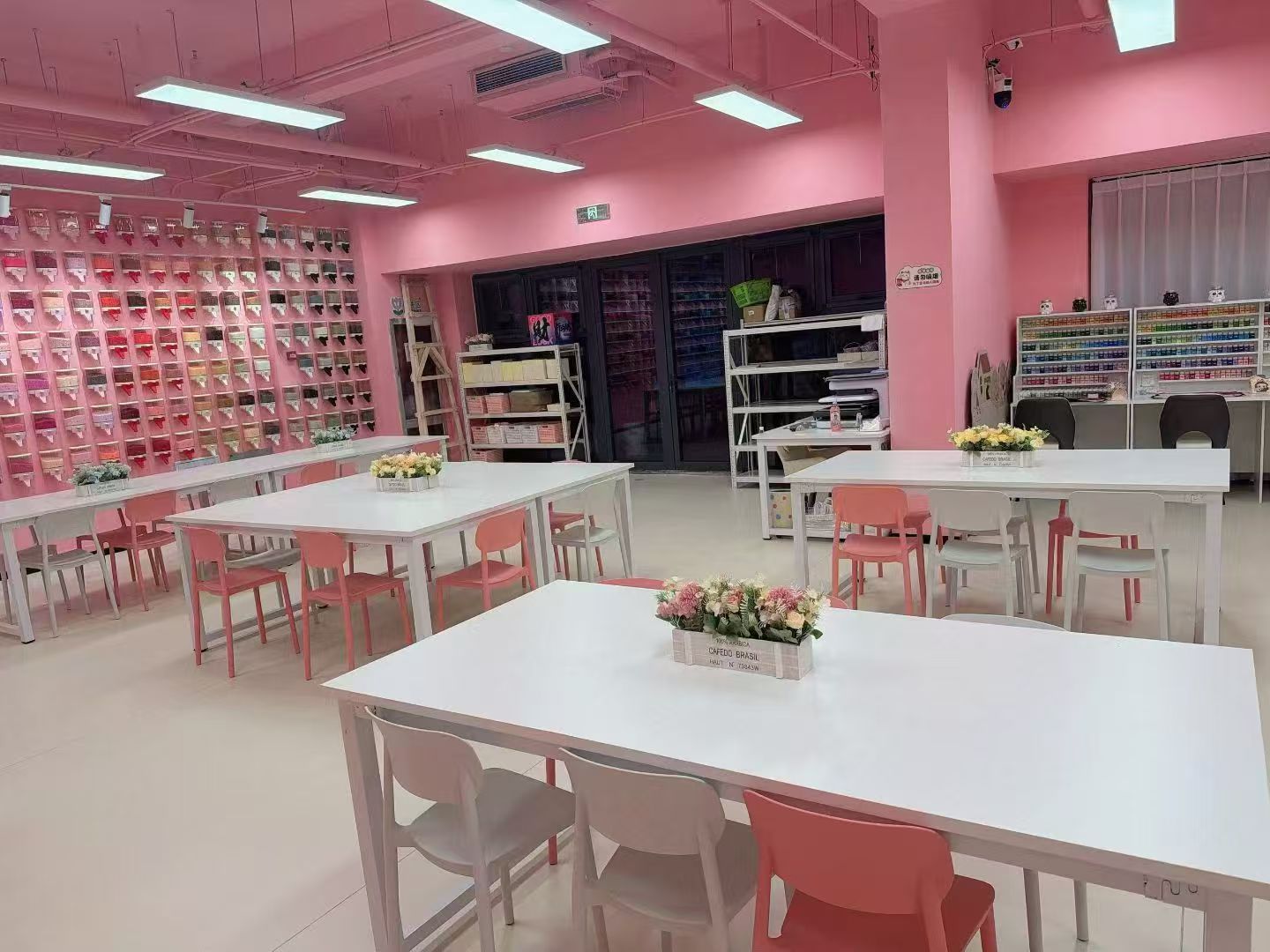 粉色社区拼豆店全景