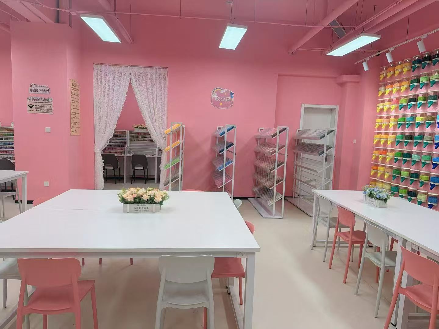 社区店主桌、豆架和独立区域