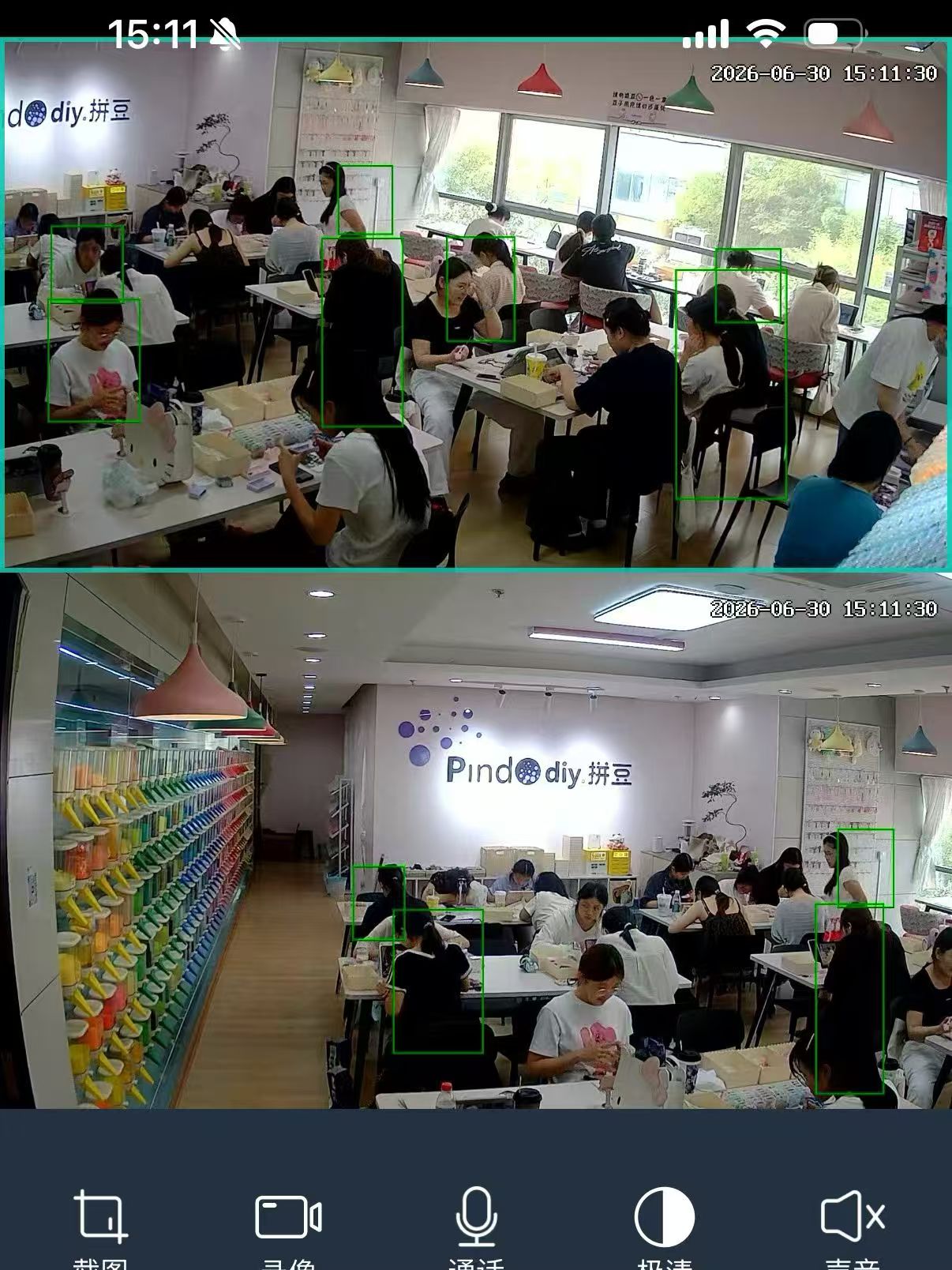 大学城店高峰期满场画面